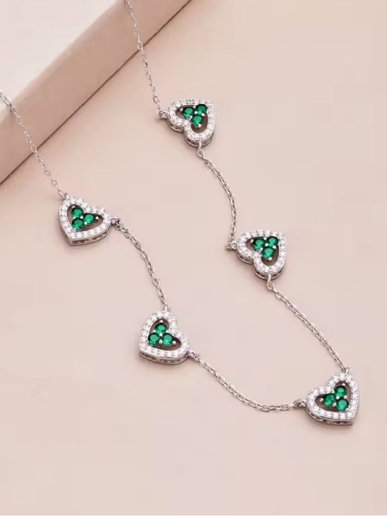 Macys Silver Heart Necklace With Emerald Green Accents 25$